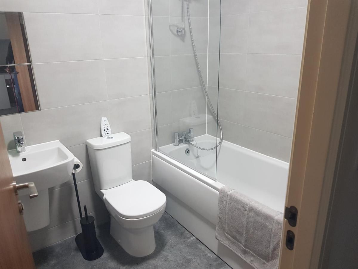 Spacious 1 Bed Relocation Apartment Free Parking, Brierley Hill Exterior foto