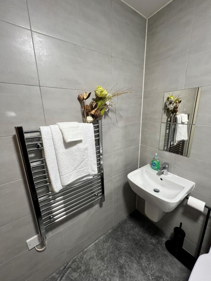 Spacious 1 Bed Relocation Apartment Free Parking, Brierley Hill Exterior foto