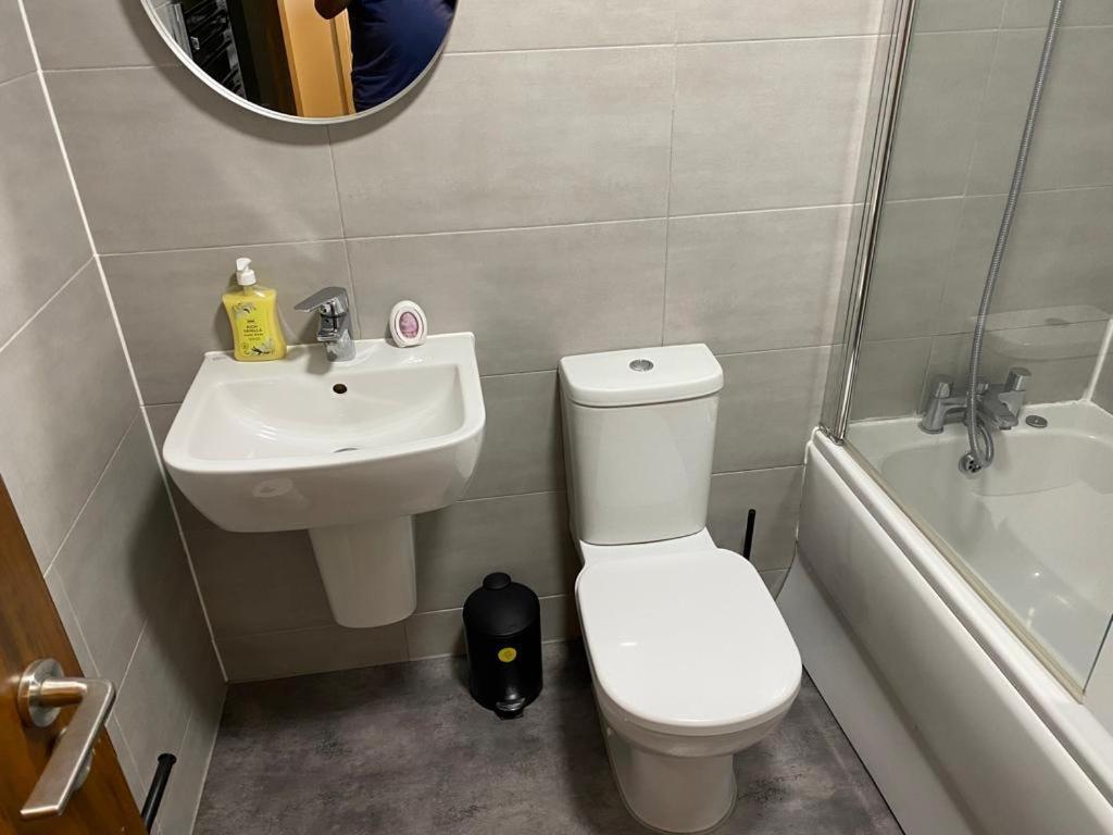 Spacious 1 Bed Relocation Apartment Free Parking, Brierley Hill Exterior foto